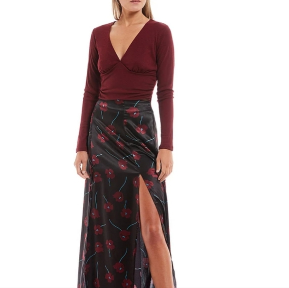 love & piece Tops - Love & piece Maroon Vneck Crop Top Size Large NWT.